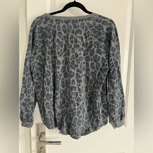 Never been worn, tags still on. Shorter in the front, longer in the back - Picture 3 of 3